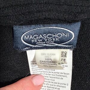Magaschoni Elegant Black Cashmere Knit